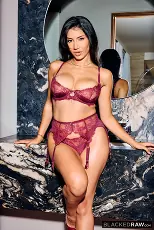 Roxie Sinner - A la morena apilada le encantan las golosinas de la bbc | Picture (1)